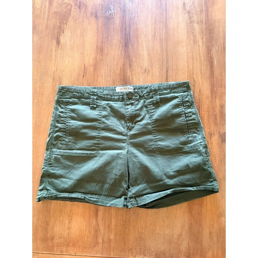 Guess Y2K Army Green  Roll Up Shorts with Pockets Size 32 98% Cotton